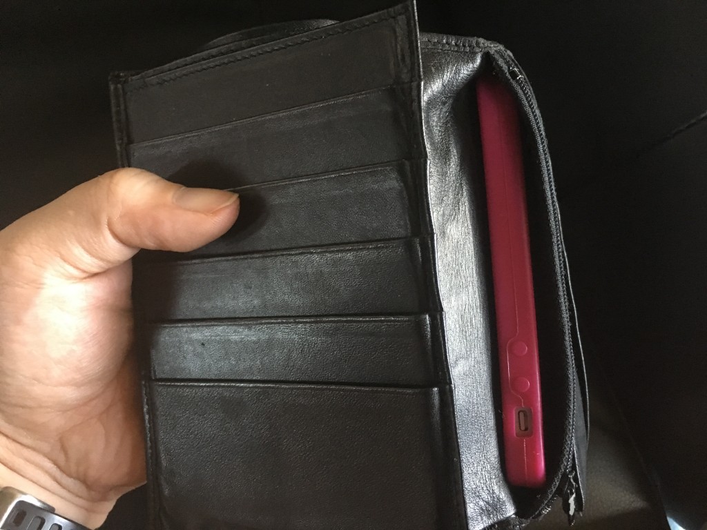 財布に収まるモバイルバッテリー